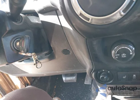 2011 Jeep Wrangler Unlimited 70Th Anniversary z USA, uszkodzony, nr VIN 1J4BA7H11BL581712